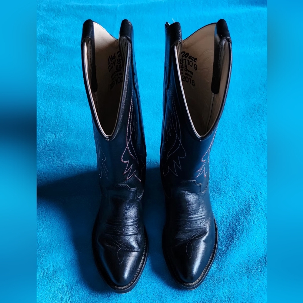 Old West Child's Cowboy Boot. Black boot with red and white stitching. Size 045